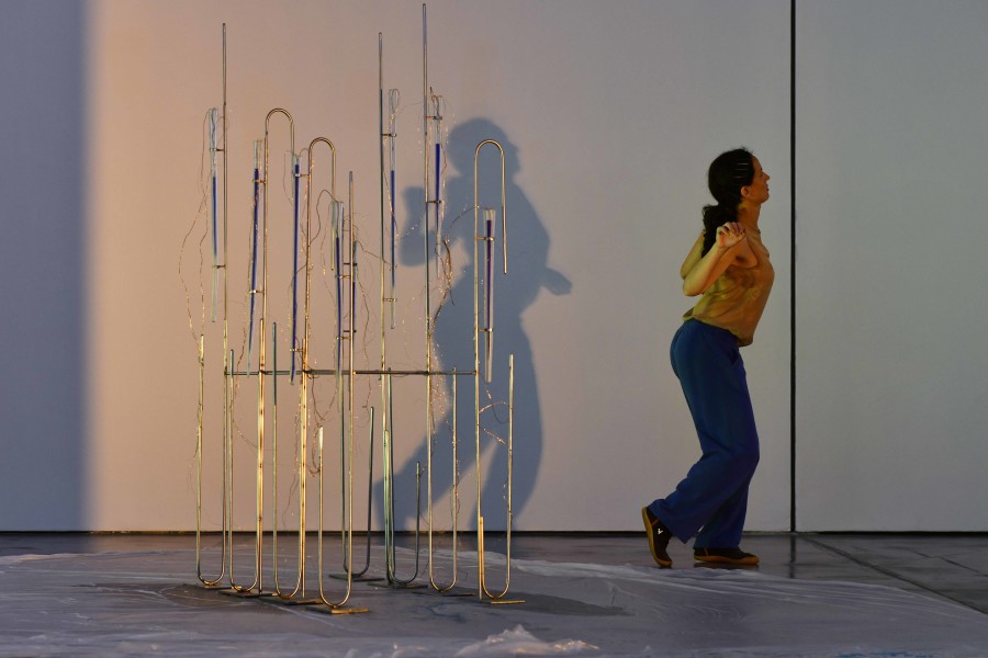 Passages, Performative act Sonia Ntova, 2023. Photography courtesy Zoé Aubry and Looming