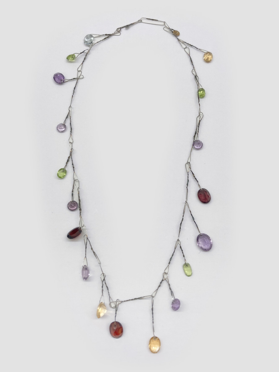 Bernhard Schobinger, Edelstein-Kette / Jewels Necklace, 2009, Necklace made of 17 precious stones, cobalt wire, 20 x 9 x 0.3 cm, Neckline 44 cm