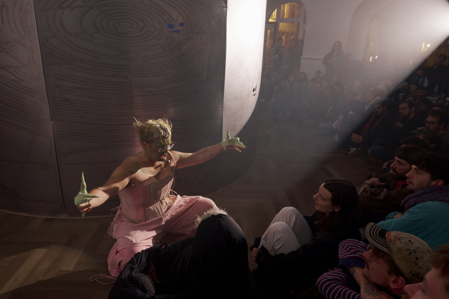 Rebecca Solari, POGO NEL BRODO, KRONE COURONNE, 2025. Credit photo: © Michal Schorro