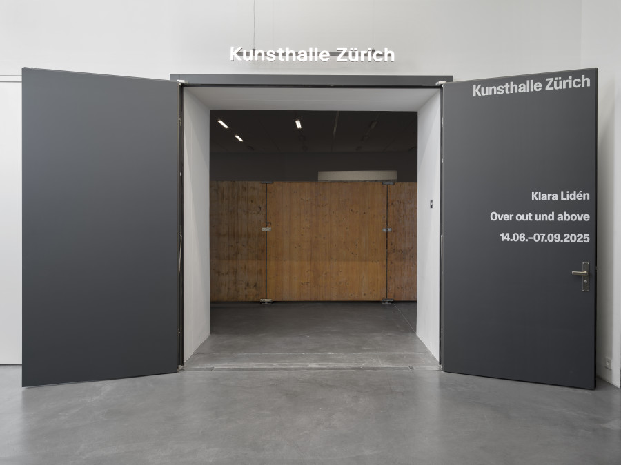 Klara Lidén, Over out und above, Kunsthalle Zürich, 2025. Image: Cedric Mussano