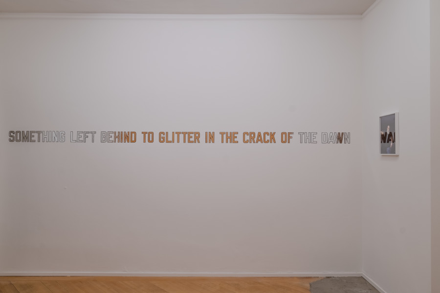 Exhibition view, Lawrence Weiner, AS LONG AS IT LASTS, Mai 36 Galerie, 2022.