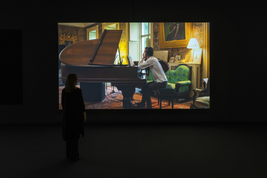Exhibition view Ragnar Kjartansson, The Visitors, 2012, Sammlung Migros Museum für Gegenwartskunst, Photo: Flavio Karrer