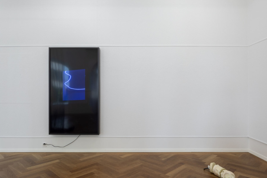 Installation view, MUMBLES SLIDE ALONG THE SLEEVE, KRONE COURONNE, 2023. Credits © Guadalupe Ruiz