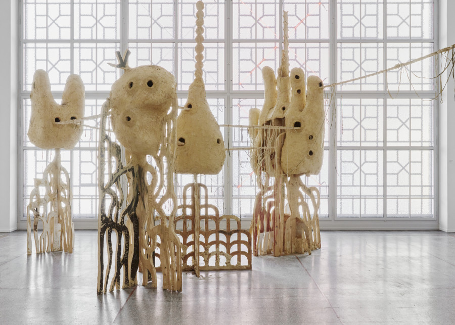 Exhibition view, Sebastián Dávila, Tierra rota. Se hace el día, Musée des Beaux-Arts la Chaux-de-Fonds, 2023. Images credit : Musée des beaux-arts de La Chaux-de-Fonds, Photo : Gaspard Gigon