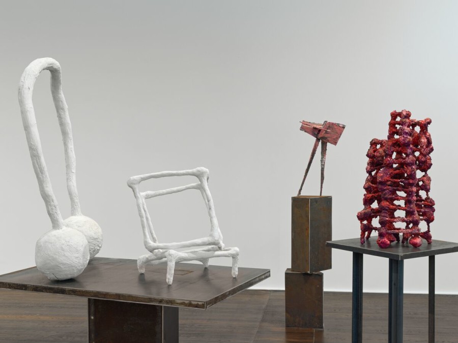 Phyllida Barlow ‘small worlds,’ Hauser & Wirth Zürich, 2021. Phyllida Barlow © Phyllida Barlow. Photo: Stefan Altenburger Photography Zürich