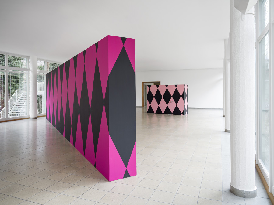 Sophie Gogl die knusprige Nichte Ausstellungsansicht / installation view Kunsthaus Glarus, 2023 Alle Werke / all works courtesy die Kunstlerin / the artist and / und KOW, Berlin Alle Fotos / all images: Cedric Mussano