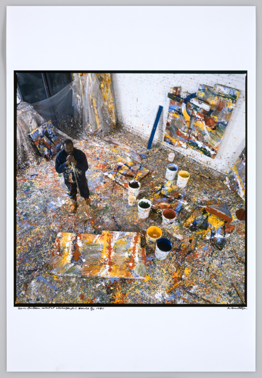Sam Gilliam. Artist at Washington D.C. studio, Anthony Barboza, 1980, Tintenstrahldruck auf Fotopapier, Blatt: 33 x 48.3 cm, Inv. 2019.188, Creditline: Kunstmuseum Basel- Ankauf, Photo Credit: Kunstmuseum Basel - Jonas Haenggi