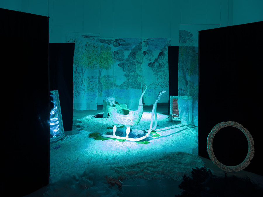 Karen Kilimnik Swan Lake, 1992 Mixed Media / Mixed media Sammlung Ringer, Schweiz / Collection Ringier, Switzerland Swan Lake Ausstellungsansicht / installation view Kunsthaus Glarus, 2023 Alle Fotos / all images: Cedric Mussano