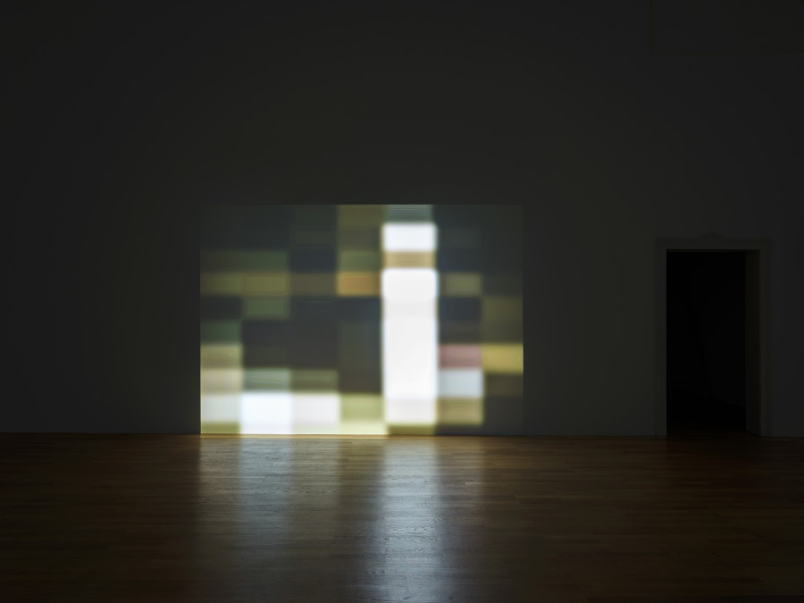 Valentina Triet, Provider in Spring 1998, 4:3, 17:15, in Of manners, of trips, Kunsthalle Winterthur, 2024. Foto: Cedric Mussano. Courtesy of Kunsthalle Winterthur.