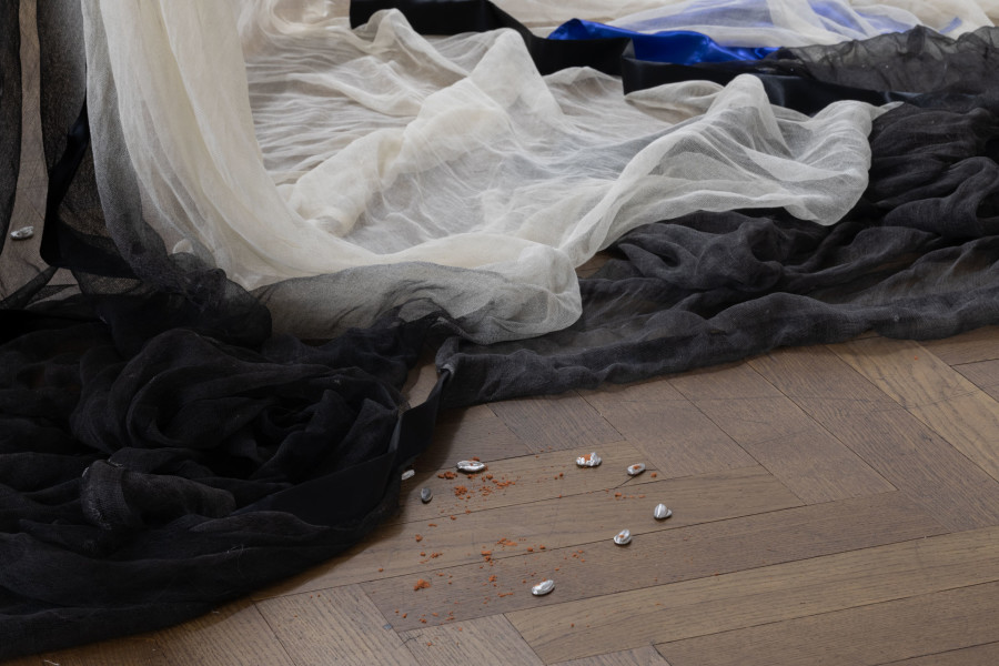 Installation view, MUMBLES SLIDE ALONG THE SLEEVE, KRONE COURONNE, 2023. Credits © Guadalupe Ruiz