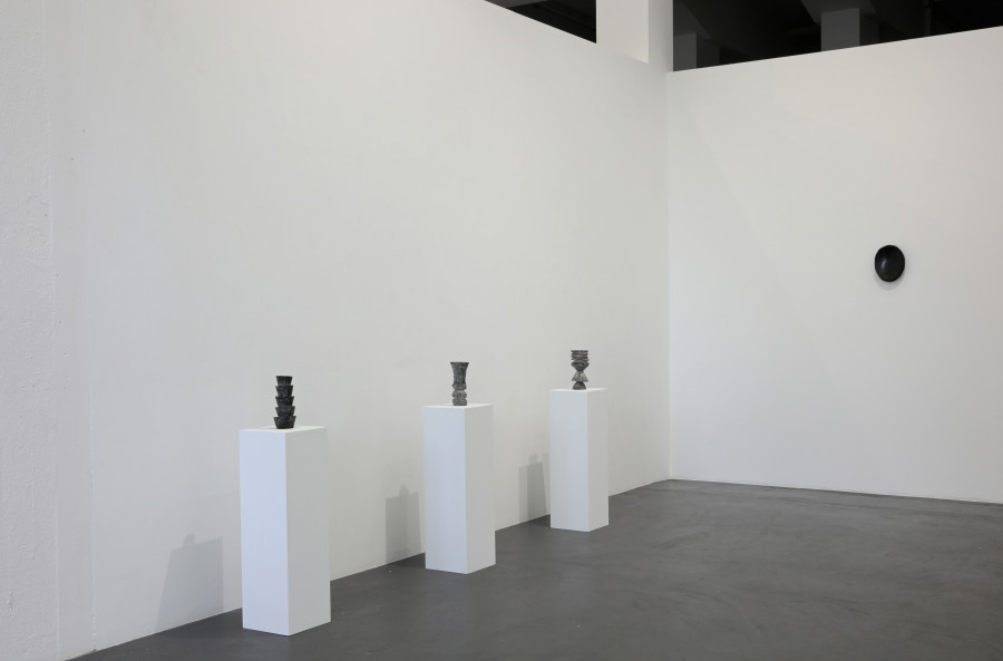 Exhibition view, Abraham David Christian, Rascheinas, annex14, 2022.