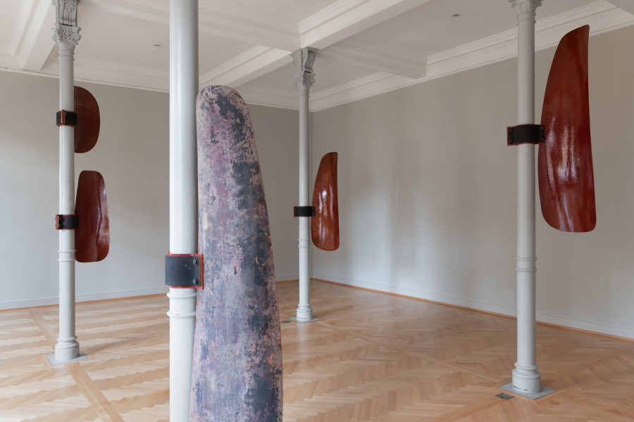 Marie Lund, The Falling, Plies, 2021, Installationsansicht Kunstmuseum St.Gallen, Courtesy Croy Nielsen, Wien und Galleri Nicolai Wallner, Kopenhagen, Foto: Sebastian Stadler