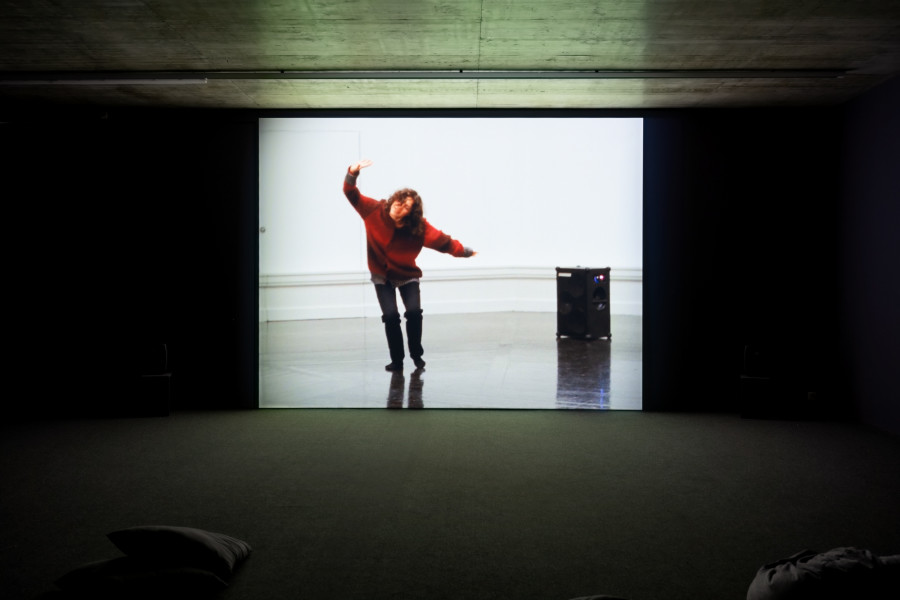 Rosalind Nashashibi, The Invisible Worm, 2024 (still). 16 mm film transferred to HD video, duration 17 minutes. © Rosalind Nashashibi. Ausstellungsansicht / Installation view Kunsthaus Baselland 2025. Foto / Photo: Finn Curry