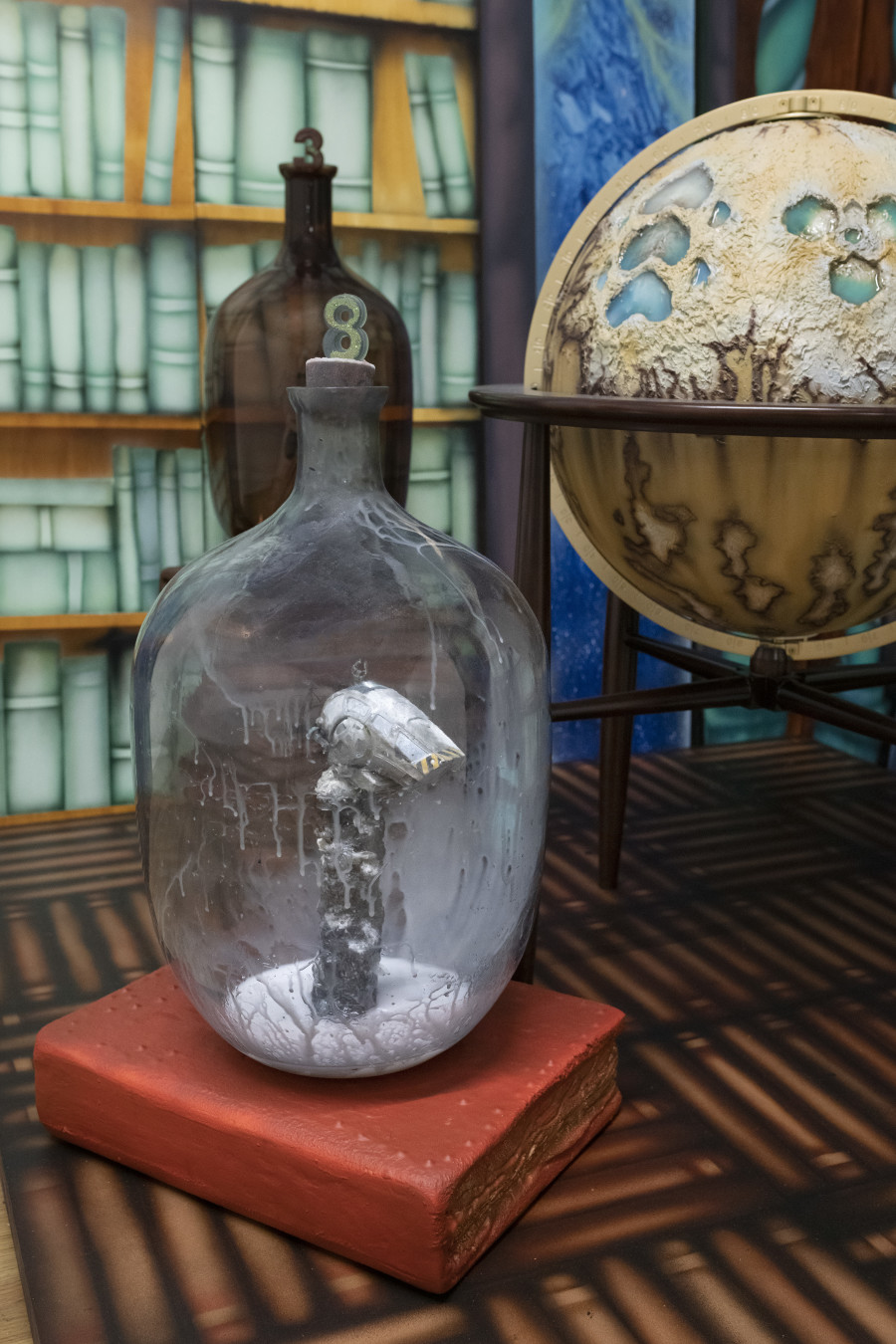 Ilaria Vinci, A beating of giant wings (Worker bee), 2021, Glass jar, mixed media 65 x 25 x 25 cm / Picture: Flavio Karrer / Courtesy: the Artist and Plymouth Rock