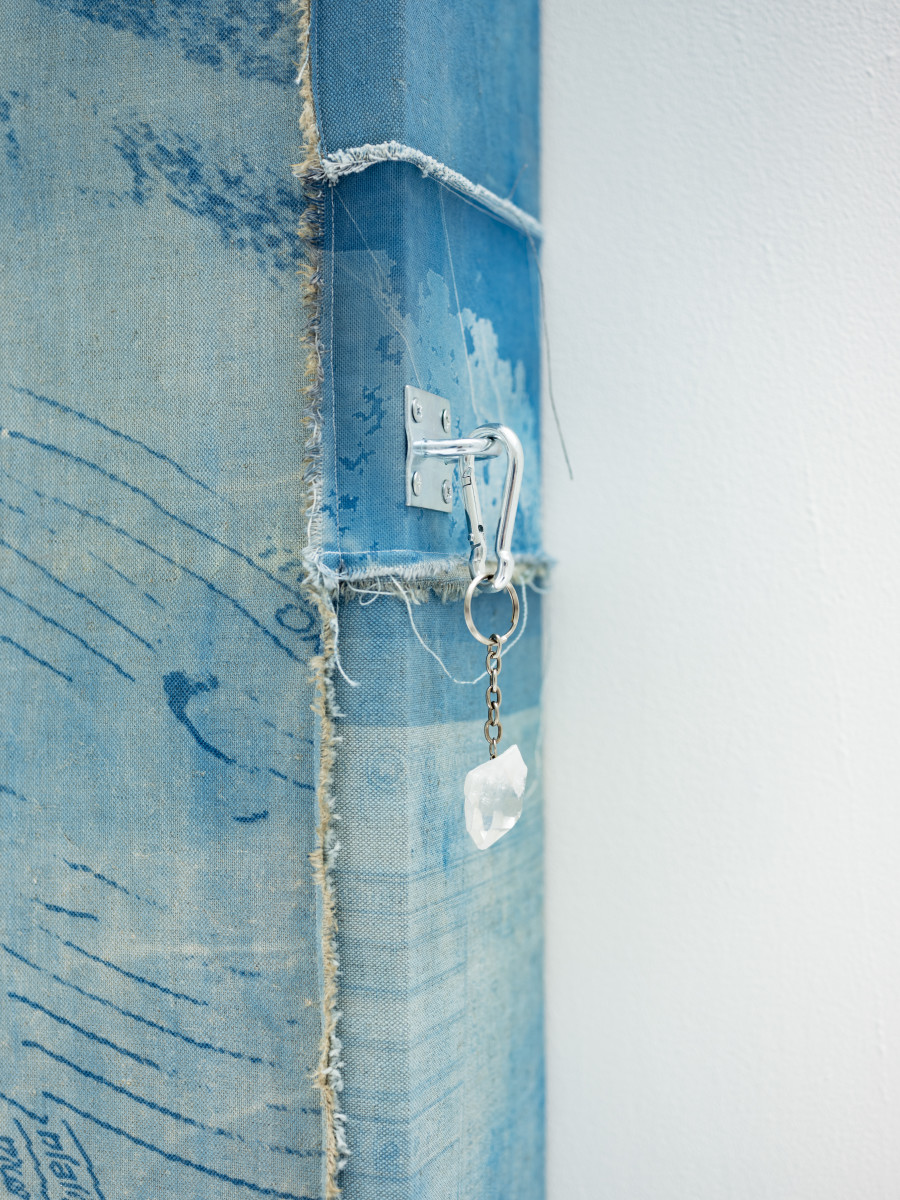 SCH O.K, 117x95,5x18cm, cyanotipe on linen, wood, metal, quartz Crystal, 2023. Photo credit : Philip Frowein (@philipfrowein)