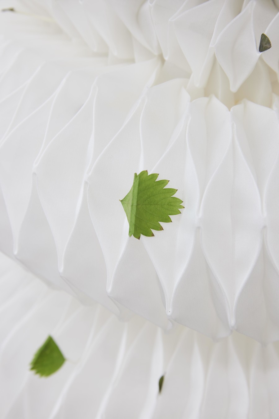 Maude Léonard-Contant, Sauvage fraise, 2023, hawthorn thorns, leather, magnets, pleated organza, silk threads, steel, wild raspberry leaves, wild strawberry leaves, wood. Photo: Moritz Schermbach