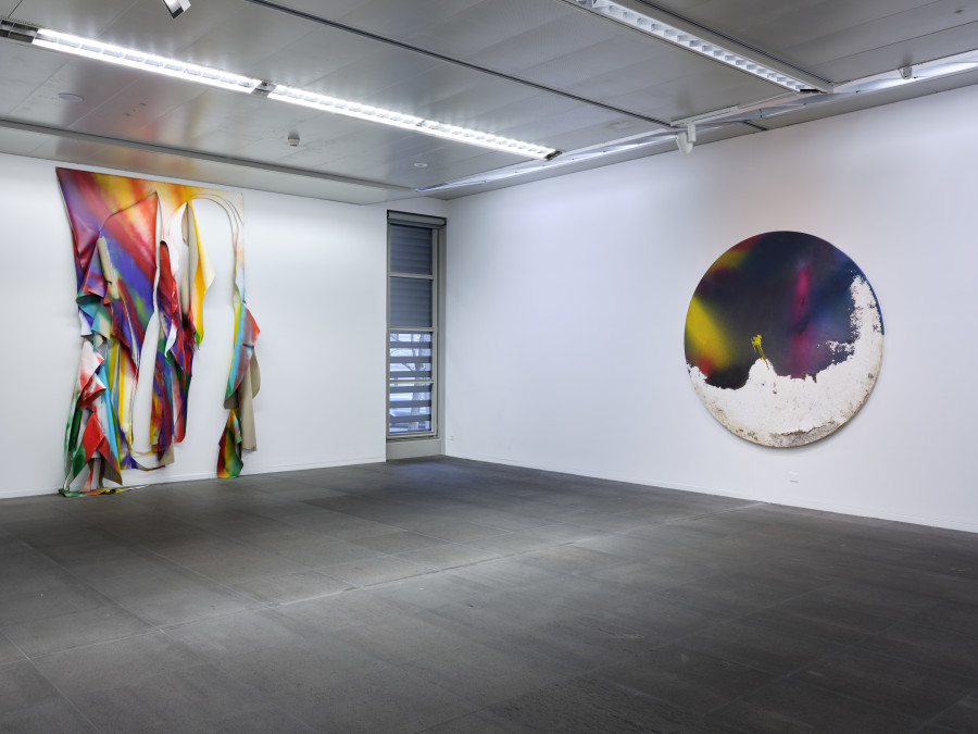Ausstellungsansichten: Katharina Grosse. Studio Paintings, 1988–2022. Foto: © Rolf Siegenthaler / Kunstmuseum Bern