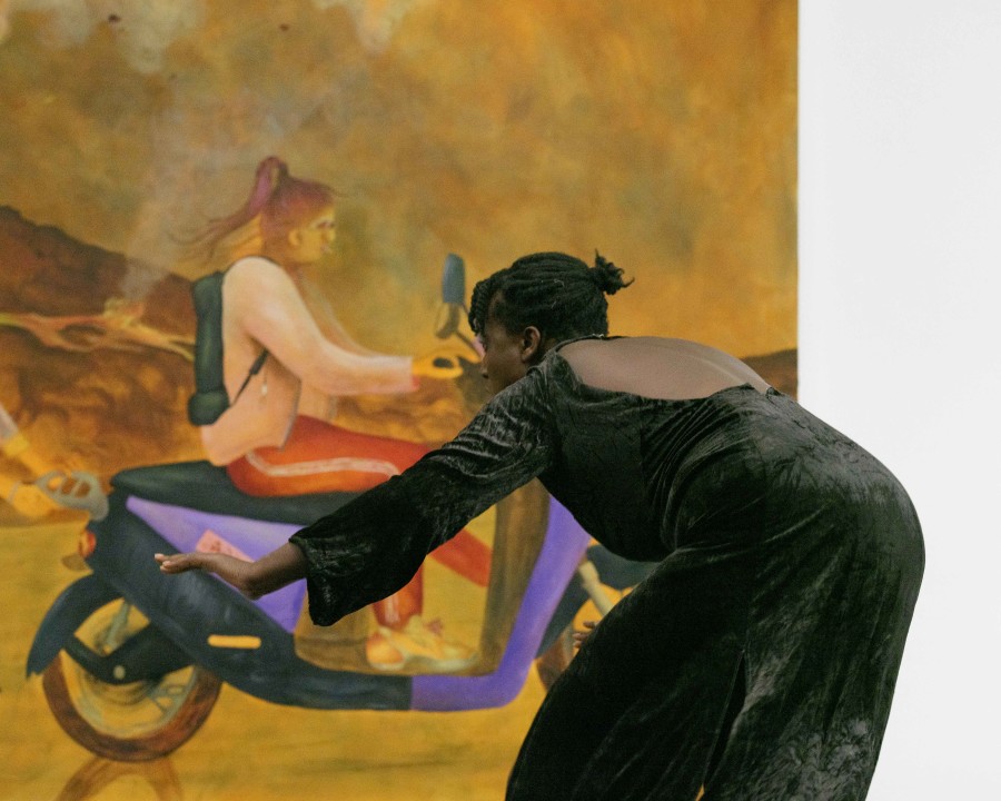 Davide-Christelle Sanvee, Salle noire, performance, 2025. Photo. S. Verdon