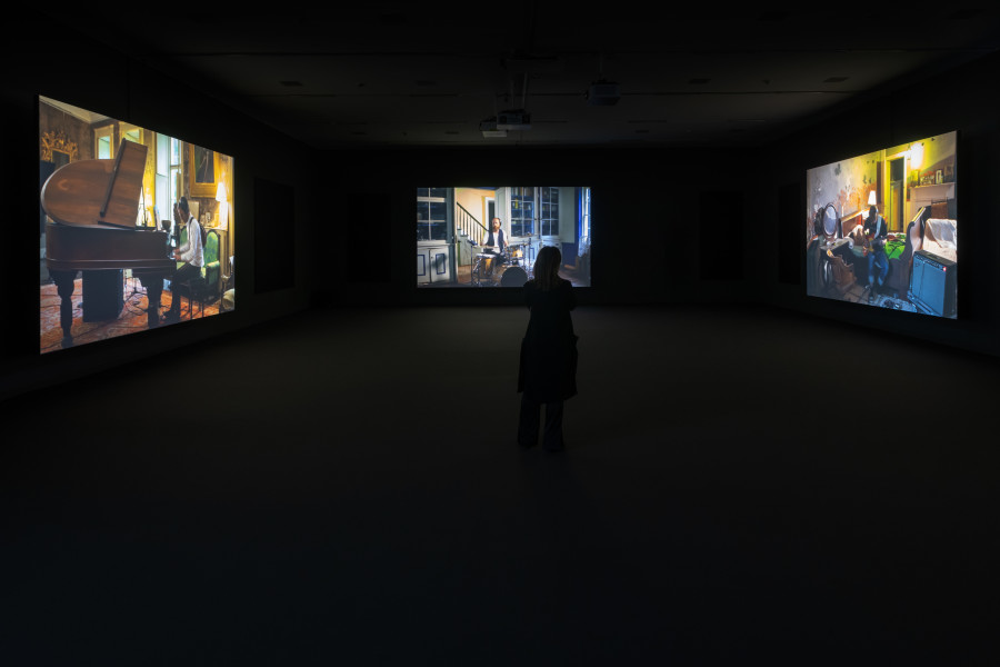 Exhibition view Ragnar Kjartansson, The Visitors, 2012, Sammlung Migros Museum für Gegenwartskunst, Photo: Flavio Karrer