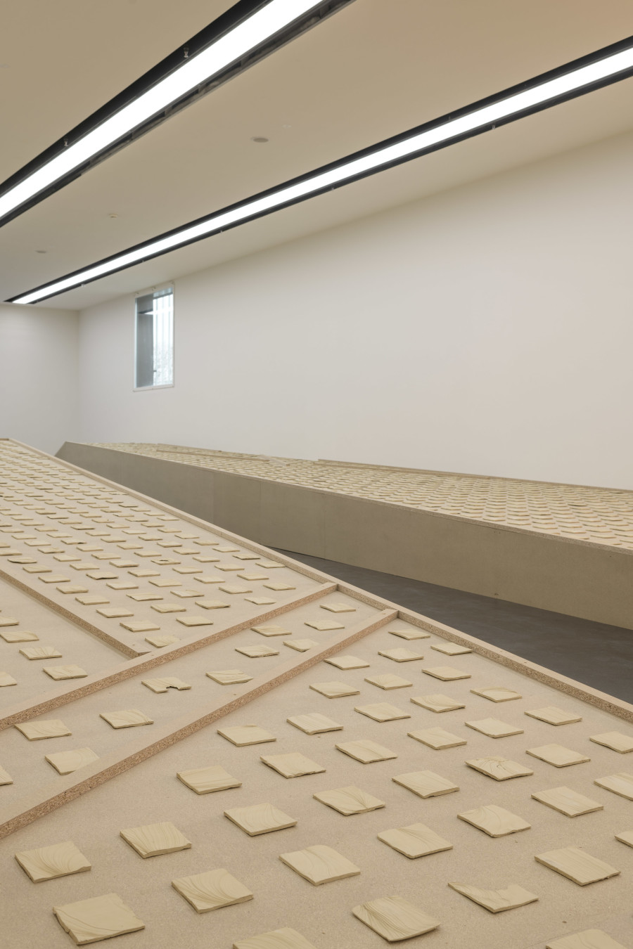 Ausstellungsansicht Claudia Kübler. Drei Sekunden vor Mitternacht, 2022, Slices of Beginning, 2022. Foto: Marc Latzel, Courtesy of the artist