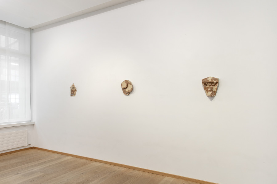 Michael Sailstorfer, Batterie, installation view, Livie Gallery, photos: Esther Mathis