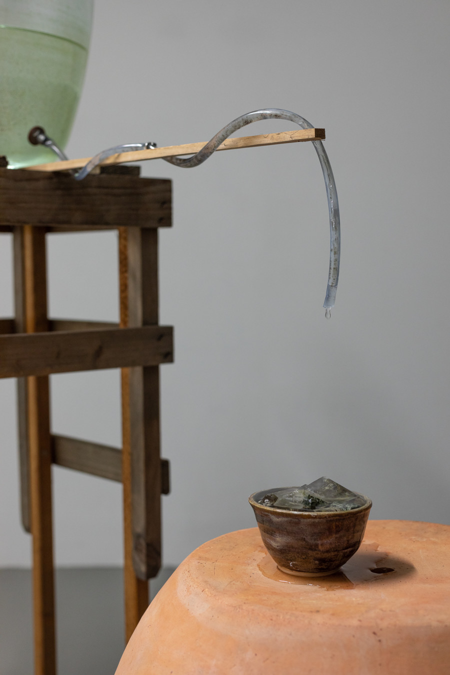 Exhibition view, VON DEN DINGEN, Kunsthalle Luzern, 2022. Photo credit: Kilian Bannwart
