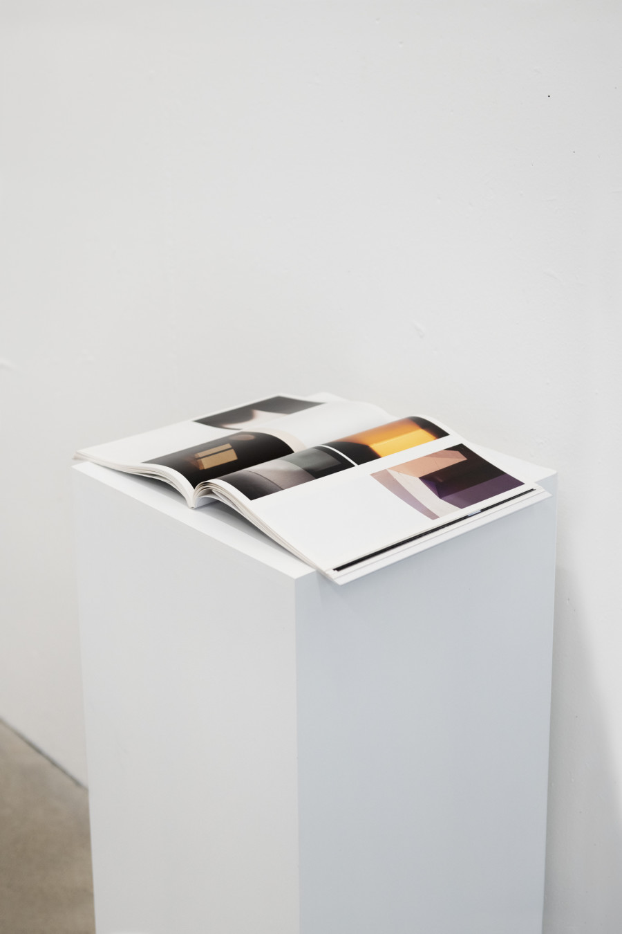 Sebastian Stadler: A close up of a car, I think, Exhibition view, 2023, Galerie Heinzer Reszler.