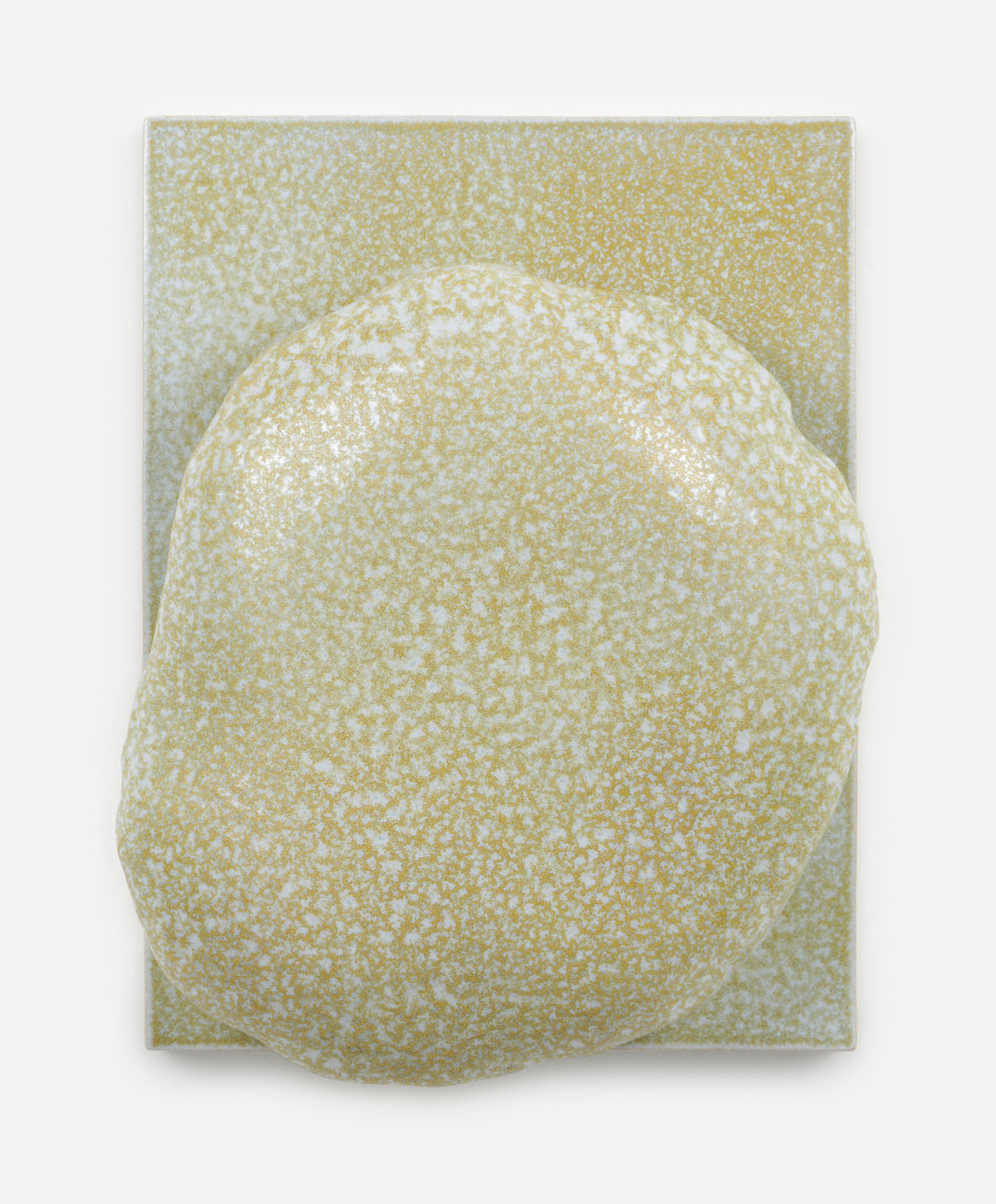 Mai-Thu Perret, Leftover soup, spoiled rice, not even dogs will look at them, 2022, Glazed ceramic, 48.5 x 37 x 16.5 cm. Photo: Mareike Tocha