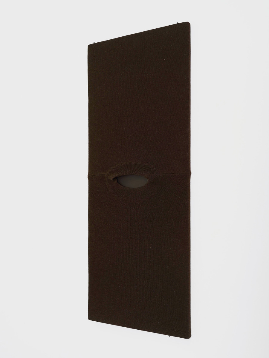 Hélène Janicot, Untitled, 2025, pullover, wood, 80 × 32cm. © Hélène Janicot