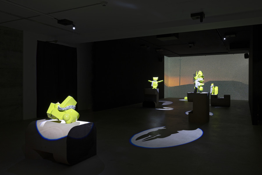 Fritz & Virginie Sistek, Priscilla Predator: geboren, leben, sterben, 2025, an automated theater play, 32 minutes, For, Basel. Photography: Gina Folly. Copyright and courtesy of the artists and For, Basel