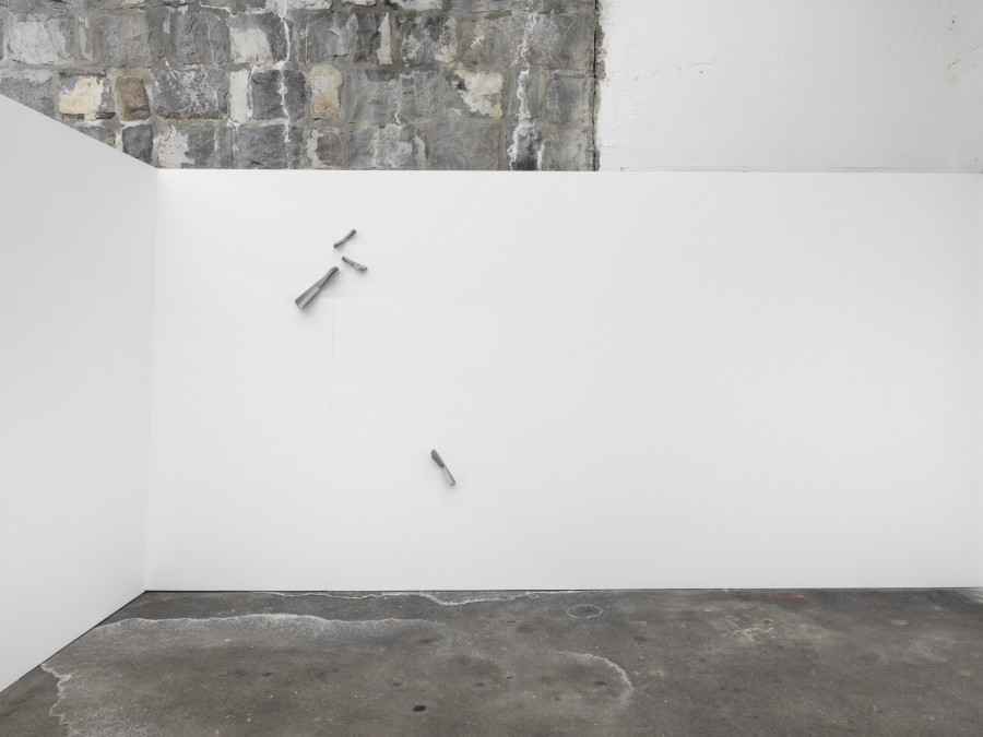 Installation view, Judith Kakon, Violets, lilacs, iodine, and violence, Tunnel Tunnel, Lausanne, 2025-2026. Photo credit: Julien Gremaud