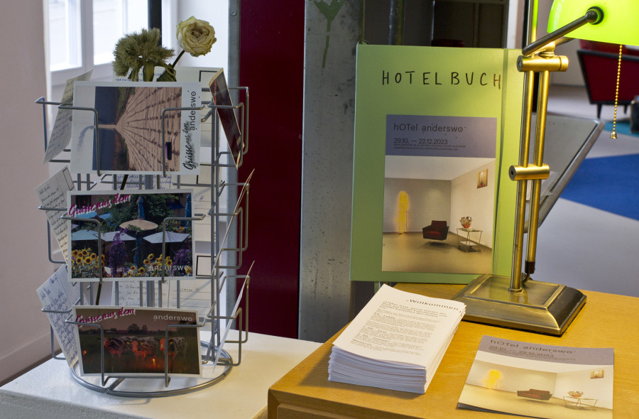 Maria Bänziger, Silja Dietiker, Edgar Leciejewski, Lea Gygli, «hOTel anderswo» im Zimmermannhaus Brugg, 2023. Foto: Edgar Leciejewski