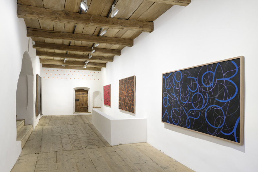 donna Kukama, Installation view, transcendence, Galerie Tschudi Zuoz, 2023. Photo: Ralph Feier, Courtesy of the artist and Galerie Tschudi