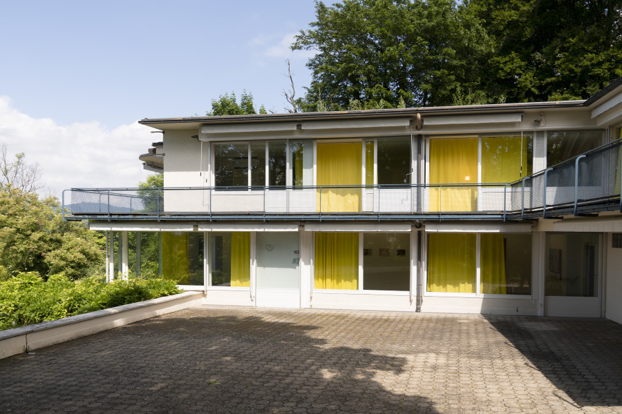 Exhibition view, Elise Corpataux, A Lifetime Waiting for Summer to Happen, suns.works, 2024. ©2024 suns.works and the artist. Photography: Claude Barrault, Remy Ugarte Vallejos et al.