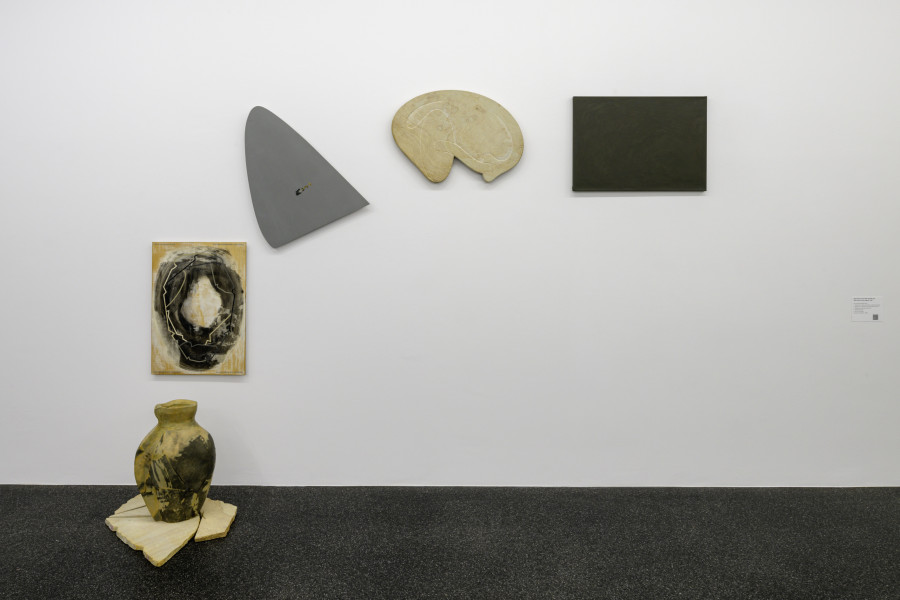 Installation view, Collection in Focus. Hugo Suter, Aargauer Kunsthaus, 3.9. – 12.11.2023. Courtesy Aargauer Kunsthaus, Aarau, © Nachlass Hugo. Photo: René Rötheli, Baden