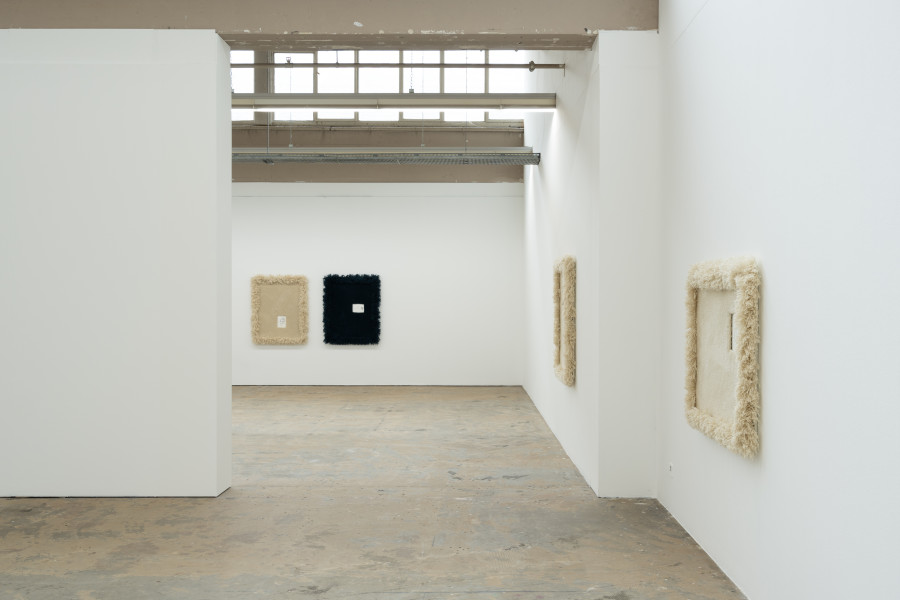 Chiara Bersani, Deserters, 2023, hand-knotted carpet, 600 x 600 cm, fringes of variable length. Installation views Kunsthaus Baselland 2023. Foto: Finn Curry