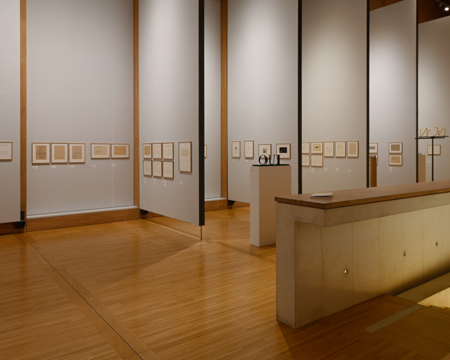 Exhibition view, Markus Raetz, Le reflet des mots, Fondation Jan Michalski, 2022. Photo Fondation Jan Michalski © Leo Fabrizio