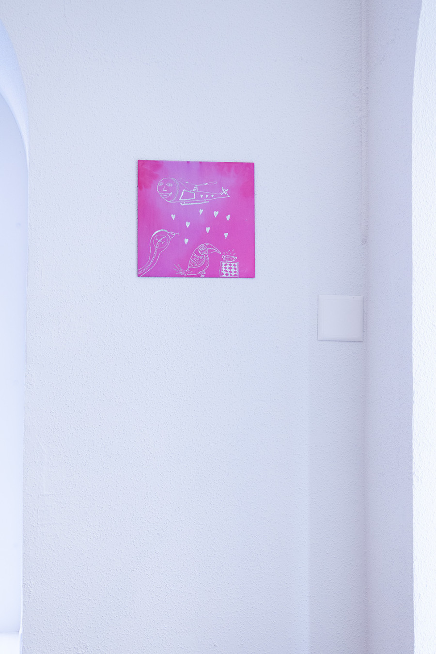 Installation view, Felix Stöckle, PINK HAWK DOWN, KRONE COURONNE, 2024. Credit © Jerlyn Heinzen