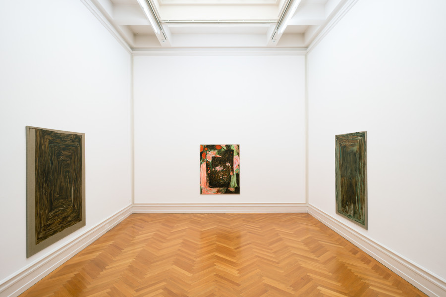 Vera Palme SOS (IV), 2020 (left) sorry to pop the bubble, but the wart rotates around the sun, 2021 (center) SOS (III), 2020 (right) Oil on linen Courtesy the artist Photo: Stefan Burger