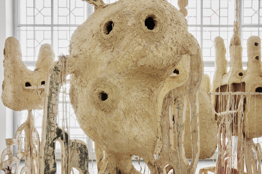 Exhibition view, Sebastián Dávila, Tierra rota. Se hace el día, Musée des Beaux-Arts la Chaux-de-Fonds, 2023. Images credit : Musée des beaux-arts de La Chaux-de-Fonds, Photo : Gaspard Gigon