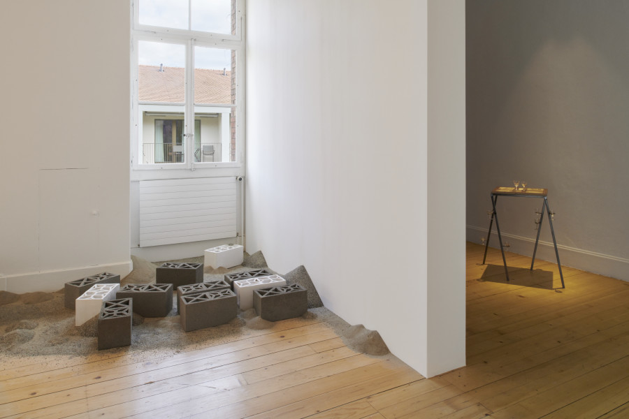 4. Exhibition view, Monika Emmanuelle Kazi, La cour des grands, 2022, Kunsthalle Friart Fribourg. Photo : Guillaume Python. Courtesy Kunsthalle Friart Fribourg