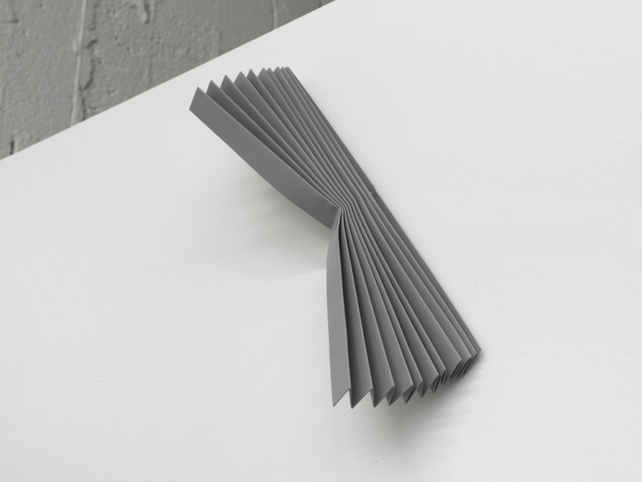 Installation view, Judith Kakon, Violets, lilacs, iodine, and violence, Tunnel Tunnel, Lausanne, 2025-2026. Photo credit: Julien Gremaud