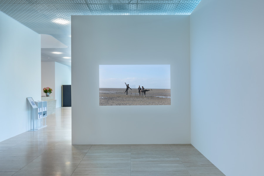 Nicole Bachmann, shell of hope, in cycles, 2022, Performance Documentation, 29.43 min. Photo: Kilian Bannwart
