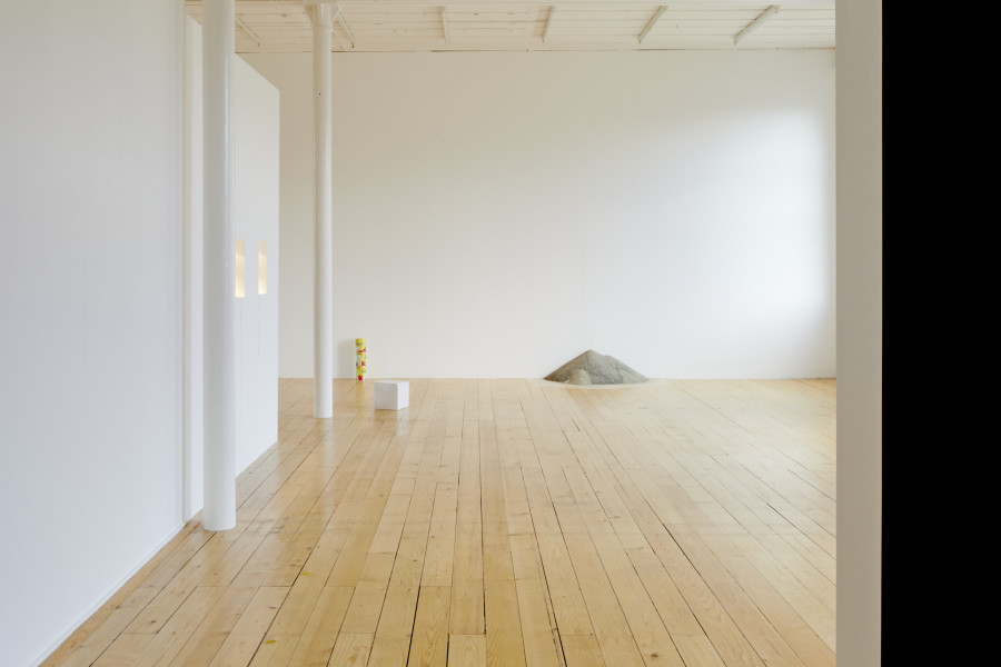 7. Exhibition view, Monika Emmanuelle Kazi, La cour des grands, 2022, Kunsthalle Friart Fribourg. Photo : Guillaume Python. Courtesy Kunsthalle Friart Fribourg