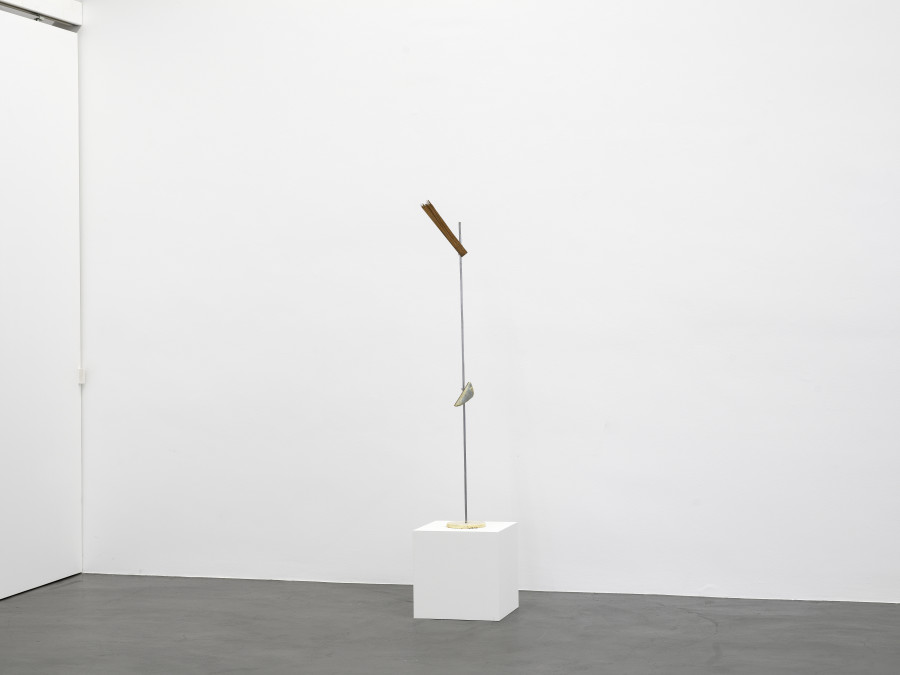 Bernhard Schobinger, Variables Objekt, 1980–1984, Steel, wood, rigid foam, 141 x 33 x 13 cm