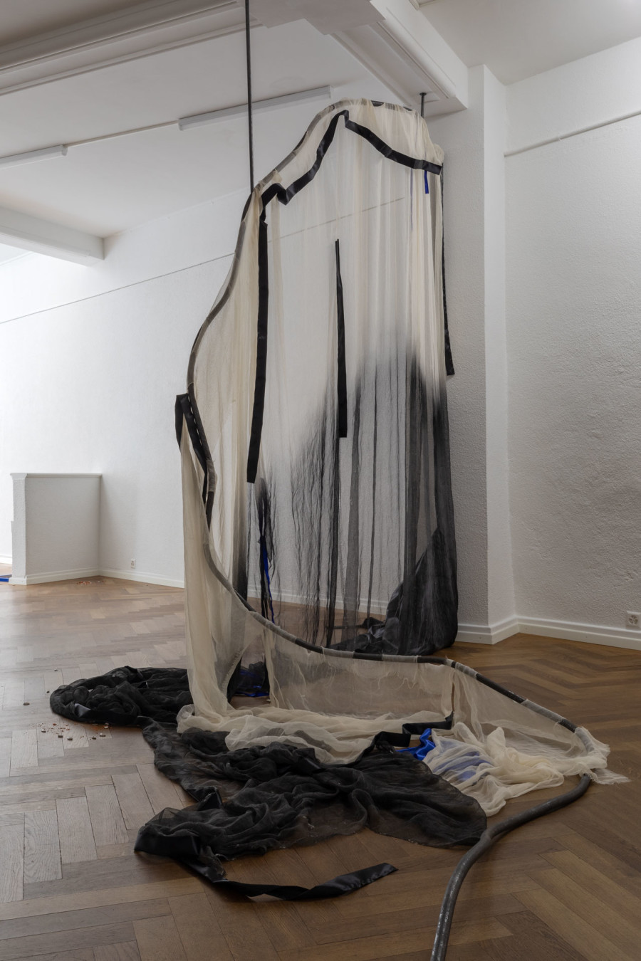 Installation view, MUMBLES SLIDE ALONG THE SLEEVE, KRONE COURONNE, 2023. Credits © Guadalupe Ruiz