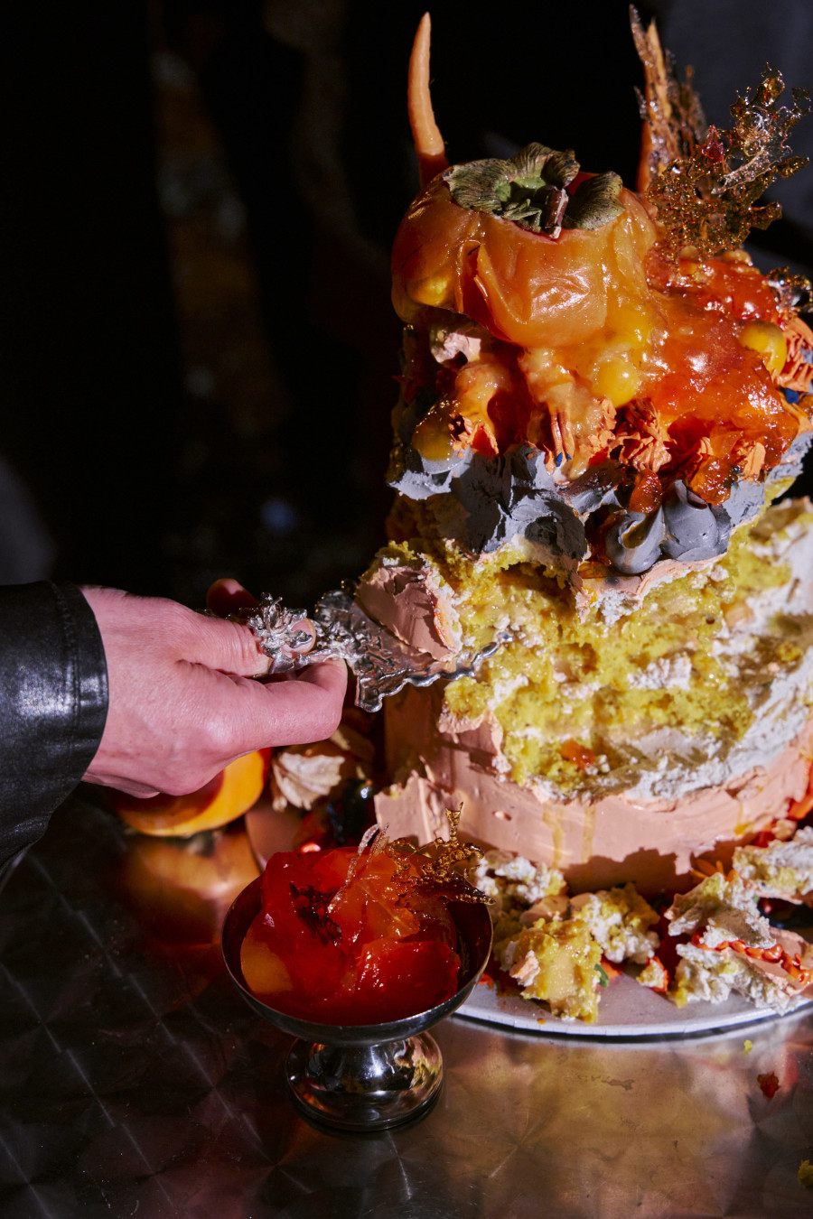 Rebecca Solari, POGO NEL BRODO, Performance ft. Marlène Charpentié and Rozy Tergemina Sapelkine, KRONE COURONNE, 2025. Credit photo: © Séraphine Sallin-Mason