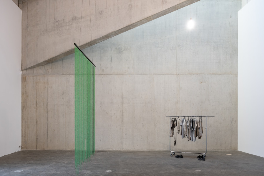 Juliette Uzor, Kulisse (corporate fantasy), 2023. Courtesy of the artist und oh la la performing arts production. Ausstellungsansicht / Installation view Kunsthaus Baselland 2025. Foto / Photo: Finn Curry