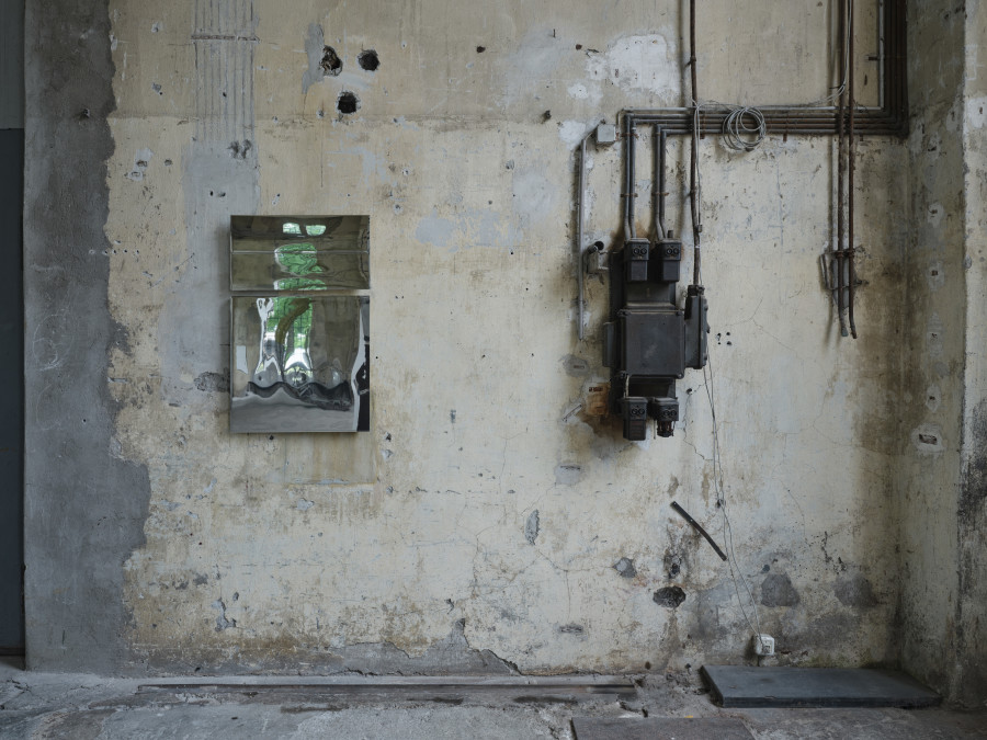 Michail Pirgelis, ‘Motor Guide’ (2019), installation view ‘HYLE’, Kunstraum Dornbirn 2026, Photo Günter Richard Wett, © Michail Pirgelis, courtesy of the artist/Sprüth Magers.