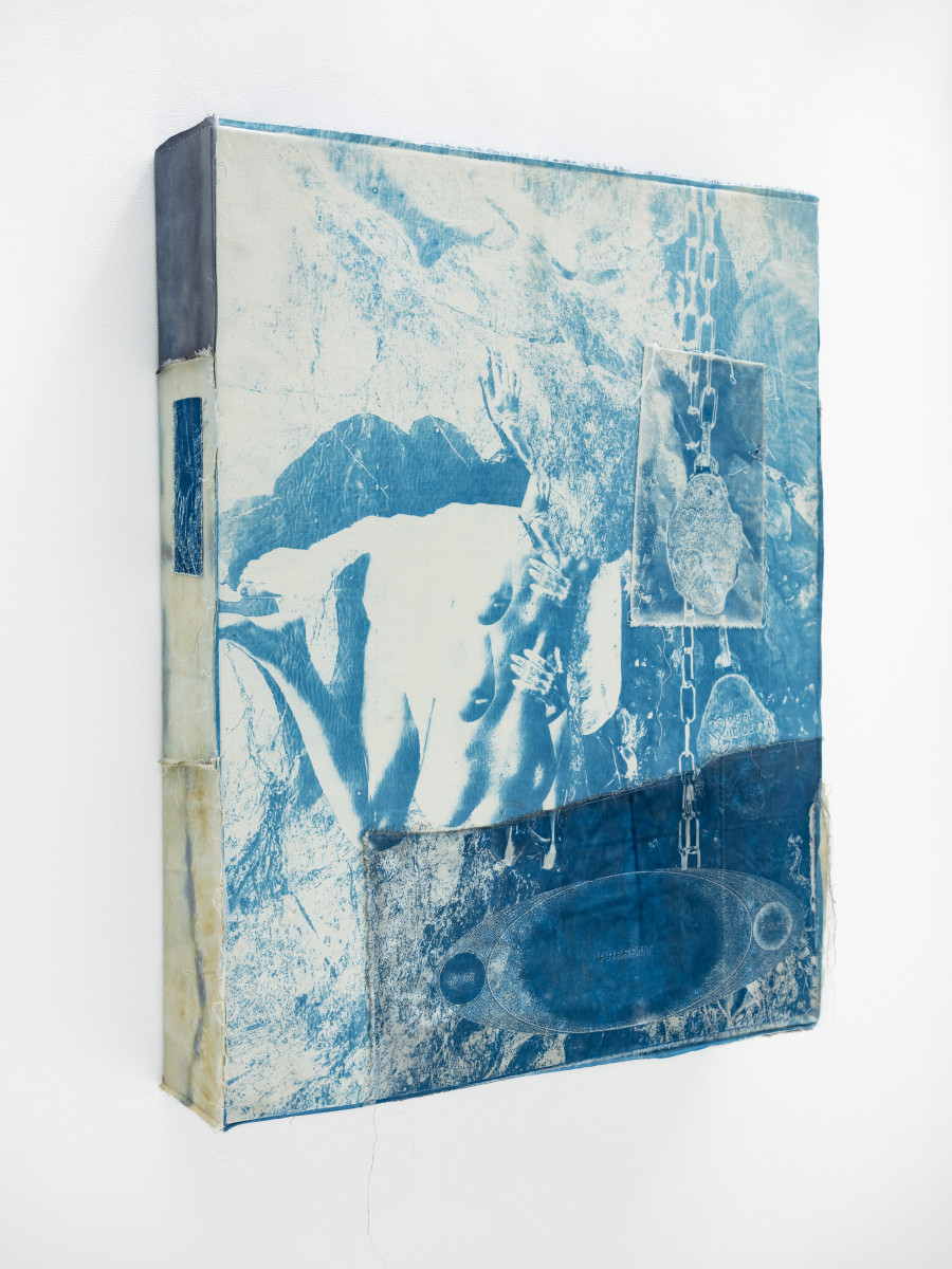 OGGI, 117x93x18, cynotipe on cotton, 2023. Photo credit : Philip Frowein (@philipfrowein)